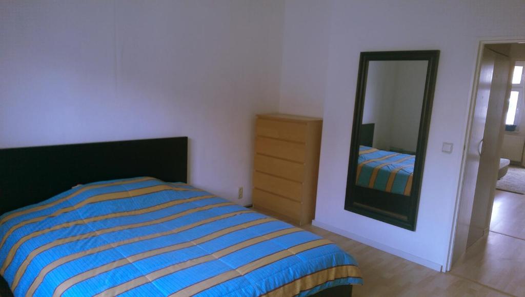 Big Bright Room in a 60sqm apt room 2